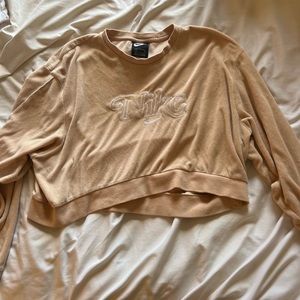 Nike light pink cropped sweatshirt vintage-look size S